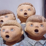 Neljä yllättynyttä kasvoa