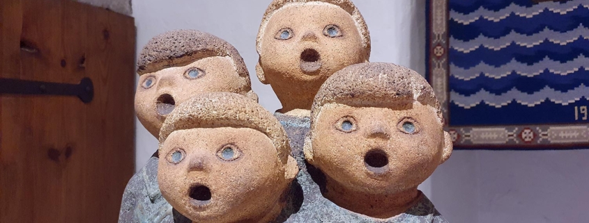 Neljä yllättynyttä kasvoa